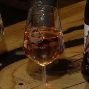 Ce vin aleg românii de Paște. Ghidul combinațiilor perfecte la masă