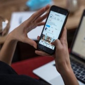 Dragostea virtuală a costat-o pe o româncă din Italia 20.000 de euro. "Iubitul", o femeie din Turda