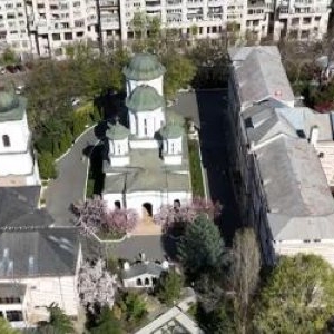 Miracolul credinţei ascuns între blocurile din centrul Capitalei: Povestea neştiută a Mănăstirii Radu Vodă