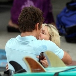 Cel mai nou cuplu din showbiz a șocat pe toată lumea! Îi iubim, îi urmărim peste tot, dar nu am fi crezut că au o relație secretă. El are 70 de ani