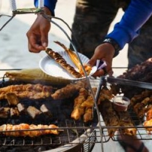O turistă din UK a plătit peste 1.700 € pentru un kebab pe o plajă din Rio de Janeiro