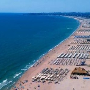 Fumatul, limitat pe litoralul românesc. Cum vor fi "reorganizate" plajele în această vară