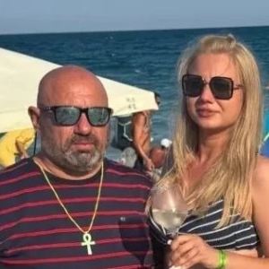 WOW! Imagini fierbinți cu iubita lui Scărlătescu, în Grecia! 27 de ani, profesoară, arhirectă, blondă, voluptuoasă, Elena l-a vrăjit total pe juratul Masterchef. Cum s-au pozat în vacanță