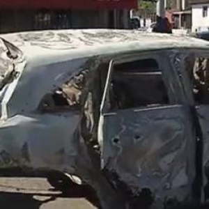 O maşină a luat foc în Capitală, după o neacordare de prioritate. A rămas fără permis şi şoferul nevinovat