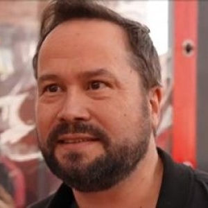 "Sunt foarte trist că nu avem așa ceva în Finlanda". Reacția unui vlogger finlandez la micii din Obor
