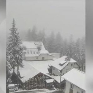 Ultima zi de minivacanță vine cu temperaturi scăzute. Termometrele nu trec de 12 grade la Poiana Brașov