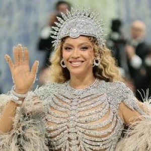 Cele mai neobișnuite ținute de la Met Gala 2026. Cum au pozat vedetele pe covorul roșu