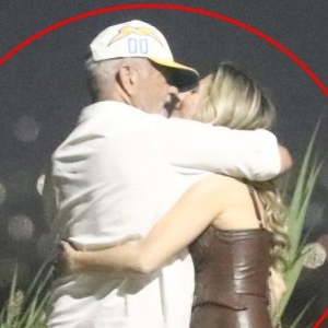 Sărutul care confirmă tot! Nu mai e nevoie de vreo declarație oficială, acum e clar!! Cum au fost surprinși în public / FOTO