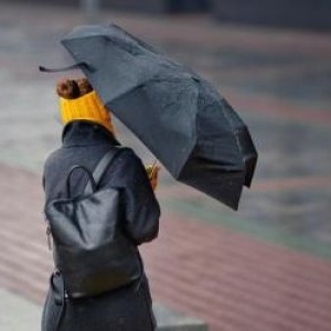 Alertă de vreme rea până vineri seara. Nouă judeţe, vizate joi de cod galben de vânt