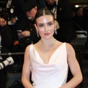 Ana Bodea a atras privirile la Cannes într-o ținută de zeiță a Greciei Antice. Detaliul lateral care a furat atenția tuturor
