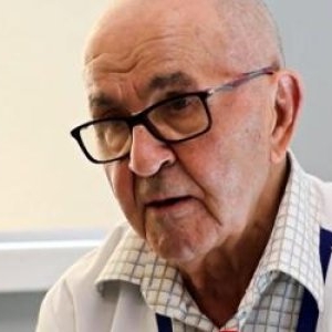 Neurochirurgul care a învins timpul. La 83 ani încă salvează vieţi: "Cât am mintea întreagă, profit de ea"