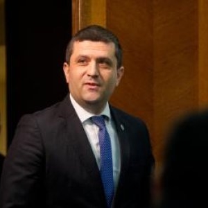 MApN explică de ce nu a cumpărat blindate Piranha prin SAFE: Oferta, de 2,5 ori mai mare decât preţul plătit