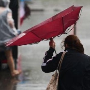 Alertă meteo în mai multe judeţe: Sunt anunţate furtuni puternice. Cum va fi vremea în Capitală