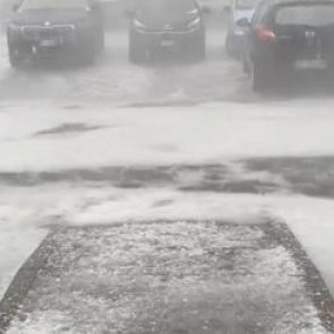 Val de aer polar peste România, de joi seară. Furtuni puternice şi temperaturi de maximum 14 grade