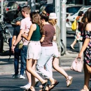 Joburile fictive unde angajatorul decide mereu să "meargă mai departe cu un alt candidat". Care e explicaţia