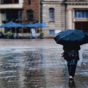 13 judeţe intră sub cod galben de ploi şi vijelii până joi noaptea