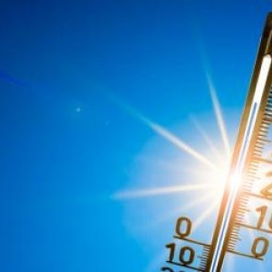 15 județe intră în cod galben de caniculă până luni. Vor fi temperaturi de 36 de grade