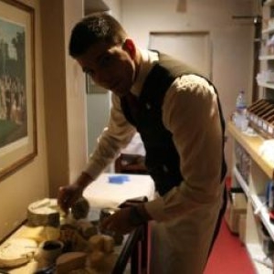 Oferă salarii de 12.000 de lei pe lună, dar nu găsesc angajaţi. Domeniul are nevoie disperată de oameni