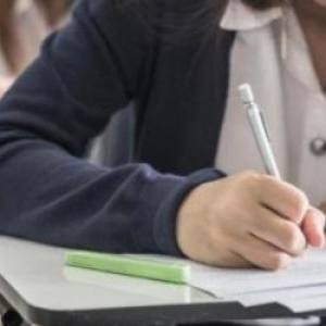 Perle la BAC 2026: "Bacovia e demn de milă, îi e frig de moarte" și "Plumbul e un pietroi greu şi urât"