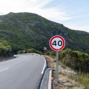 Un instructor auto britanic dezvăluie o eroare a şoferilor care le poate aduce amenzi de 1.000 de lire