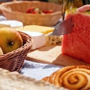 Pepenele cu pâine al bunicii, reinterpretat în restaurantele de lux. Combinaţiile neaşteptate ale verii