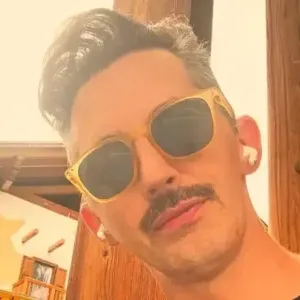 Tragedie! A murit actorul care ne-a făcut să râdem cu atât de mult talent! Tânăr, iubit, avea toată viața înainte, dar el a decis să o încheie acum. Anunțul familiei: “Cu inima zdrobită vă spun că genialul…”
