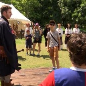 Satul în care istoria prinde viață. Vizitatorii devin cavaleri și descoperă meșteșugurile de altădată