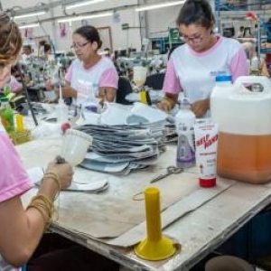 Peste 1000 de locuri de muncă ar putea apărea în vecinătatea României. Fabrica va angaja în special femei