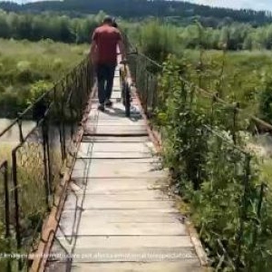Adolescent, mort după ce a căzut de pe o punte, peste râul Suceava. Tânărul se afla pe bicicletă