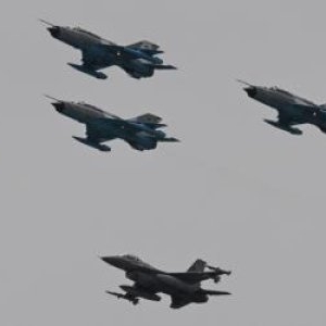 Dronă doborâtă în premieră deasupra României. A fost lovită de racheta unui F-16 al Forţelor Aeriene Române