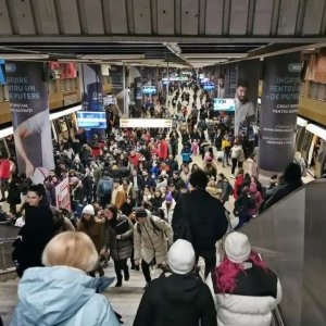 ALERTĂ pentru bucureșteni. Metrorex vrea să scoată mai multe trenuri din circulație pentru economie energetică: În loc să vină la 5 minute, vine la 20 de minute