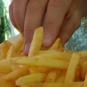 Cartofii de la fast-food, duşi la analize de laborator. Rezultatele sunt surprinzătoare
