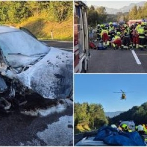 O familie cu 3 copii, captivă în mașina cuprinsă de flăcări după un accident. Oamenii au stat să privească