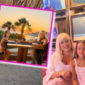 Elena Udrea, apariție de milioane în costum de baie la plajă. Pare că a întinerit cu mulți ani. Arată într-un mare fel. S-a pozat alături de fiica ei: Plajă la Sulina / FOTO