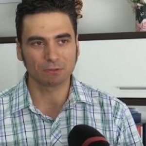 Un medic oncolog munceşte cu ziua, pentru 250 de lei. A studiat 13 ani, dar nu şi-a găsit post