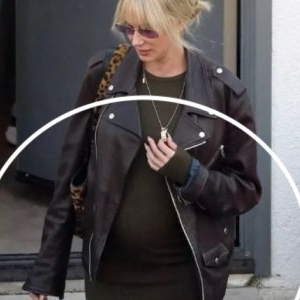 Wooow, ce veste!! O să fie din nou mamă la 47 de ani!! Felicitări!!