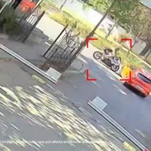 Noi imagini cu momentul în care Andrei Bordeianu este lovit pe motocicletă. Medicii l-au scos de la ATI
