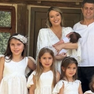 Ultima oră! Gata, a arătat-o pe micuța Nina, după ce a botezat-o, iar lumea a rămas mască! Toate pozele de la botezul fiicei Laurei Cosoi. Potop de vedete, petrecere câmpenească, 3 zile și 3 nopți