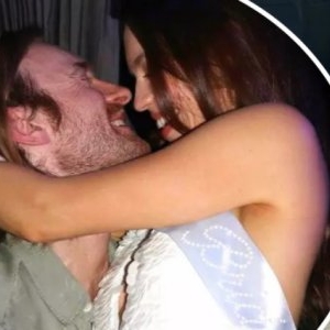 S-au căsătorit!! E surpriza zilei în showbiz!! Claudia a fost o mireasa superbă și a strălucit într-o rochie de mireasă din dantelă! FOTO