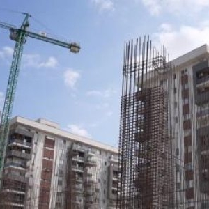 Legea care a provocat scumpiri majore la construcţia caselor. Profiturile a trei companii au explodat