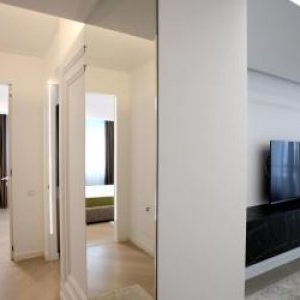 Nu mai există case ieftine. Cât costă o vilă cu curte şi piscină, lângă Bucureşti
