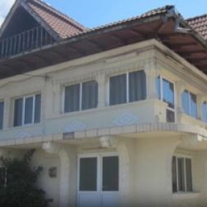 Oraşul unde o vilă cu etaj costă 25.000 de euro. Are 315 mp şi este scoasă la licitaţie de ANAF