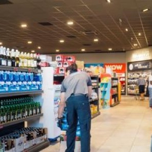 Oferta de muncă ce a stârnit revoltă într-o ţară UE. 50 € pentru 8 ore, iar echipamentul îl plătește angajatul