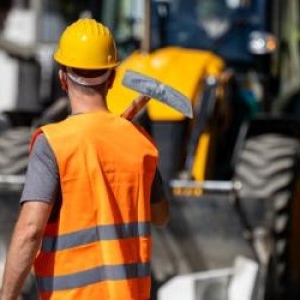 Irlanda angajează români cu salarii de până la 9.600 de euro pe lună. Munca de noapte, plătită dublu