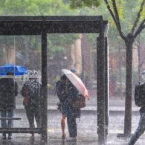 Ultimele ore cu temperaturi de vară: România trece de la 30, la 13-14 °C. Primii fulgi, la munte