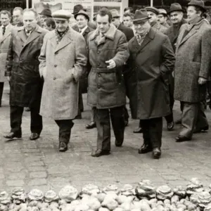 Tone de alimente expirate, refuzate la export, ajungeau la români. Ce dezvăluie documentele din comunism
