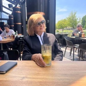 Au anunțat acum, șocul e uriaș! România, iar în lacrimi amare și haine de doliu...A MURIT și vocea de aur! Am pierdut un talent uriaș, o voce care a făcut istorie și care nu va fi uitată niciodată! ADIO, doamnă iubită!