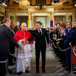 Papa Leon a ajuns în Franța. Suveranul Pontif a fost prmit de Emmanuel Macron și a ținut un discurs la Notre Dame