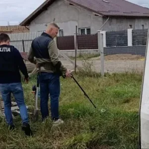Bijuterii din aur de 100.000 de euro, furate în Neamț. Doi suspecți, arestați preventiv