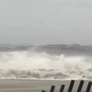 Stare de urgență în New York și New Jersey. Furtuna Nor’easter aduce inundații, pene de curent și haos în transporturi